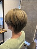 ベージュ