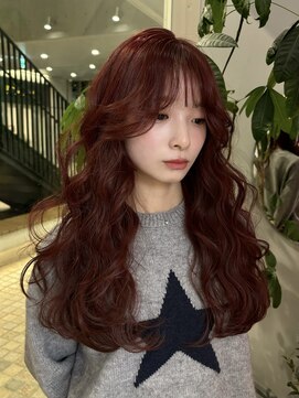 クム(kumu) ブリーチなしカラー◎ワインレッド×韓国風レイヤーカット