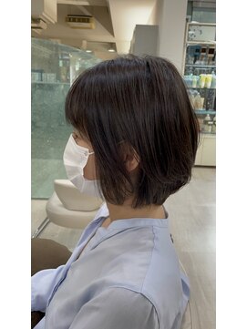 クオーター(QUARTER) ショートボブダークアッシュグレージュ外ハネヘア