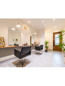 落ち着きのあるゆったりとした空間を提供♪少人数制サロンだからこそできるプライベート感。