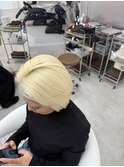 抜きっぱなしブロントヘアー