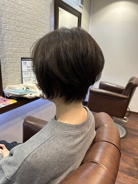 ヘアー サロン アットシュシュ(Hair Salon At'shushu) 束感前下がりショート♪