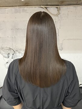 ヨーク(YOKE) レイヤーカットチャコールグレー縮毛矯正髪質改善艶髪