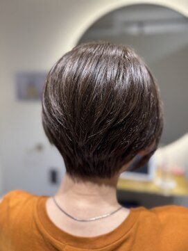 アンサー(answer) ショートボブ×明るい白髪染め