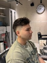 フランクスバーバーザスタンド(Frank’s barber the stand) MEN’S HAIR/サーフカール/刈り上げセンターパート/飯田橋T