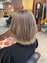 チャプター 問屋町(chapter)&nbsp;ケアブリーチミルクティーベージュカラーレイヤーカット韓国ヘア