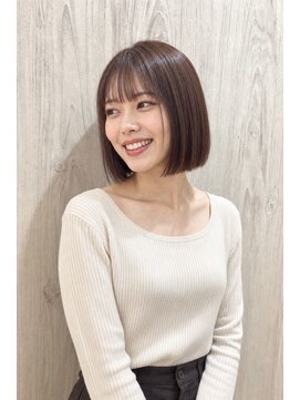 ヘアースペース シュシュ アルファー(HAIR SPACE chouchou α) ツヤ感ストレートの大人ダークブラウンボブ