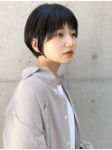 耳かけ暗髪ショート