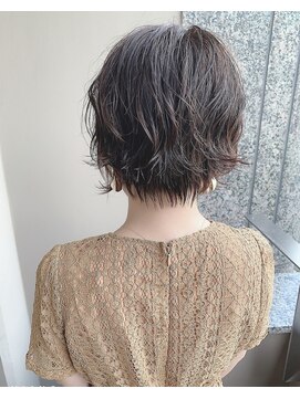 ネウィ ハウオリ 札幌駅前(newi hau'oli) 大人可愛い20代30代40代小顔ワンサイドショートボブ丸み前下がり