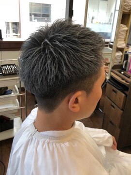 ワンイレブン 新橋銀座口(ONE_ELEVEN) #刈り上げ#フェードカット#ショート#シルバーワックス