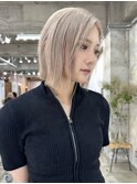 切りっぱなしボブ×ホワイトベージュ