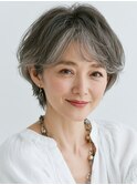 伸びても綺麗な白髪ぼかしレイヤーショート