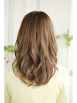 オティアプラスエヌ(OTTIA+n) 20代30代40代 大人を保てる甘めロング【松山】