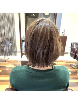 ジールドゥーエ(Zeal due) 外ハネショートボブ