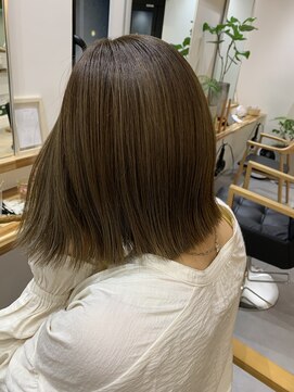 イーエム 自由通り店(e.m.) 切りっぱなしボブ/ハイライト/ニュアンスカラー