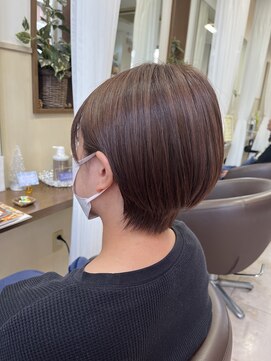 コアフィールフィス(COIFFURE fils) 《見附 今町》大人かわいいショート 耳かけヘア