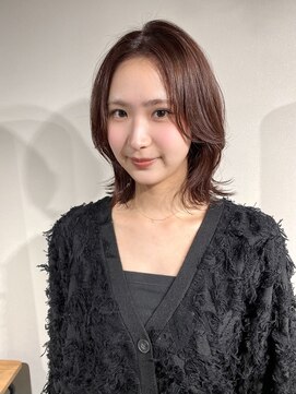 エイム(A-im) 【くびれミディアムレイヤー×ピンクベージュ】