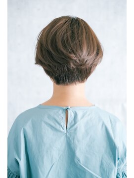 グロウ バイ フェイス(GLOW by face) 大人可愛い20代30代40代黒髪前下がりショートボブ丸み