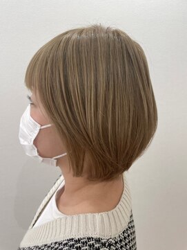 モルニ(MORNI) シルキーべージュ_マロンベージュ Aラインボブ かきあげ