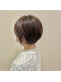 ショートボブ×白髪ぼかしハイライト