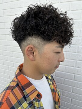 ヒュイル バイ ニアウ(Hwyl by Niau) メンズマッシュパーマスペインカールニュアンスパーマフェード