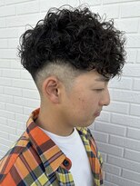 ヒュイル バイ ニアウ(Hwyl by Niau) メンズマッシュパーマスペインカールニュアンスパーマフェード