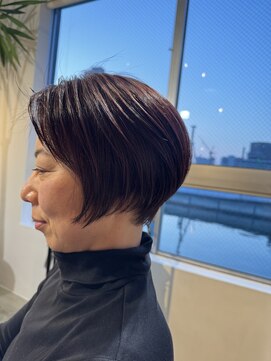 イーナ(17 HAIRMAKE&NAIL) 【土佐堀17】襟足をおさめるショートボブ