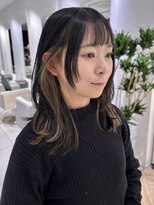 レイヤーカットミディアムウルフカットイヤリングカラー
