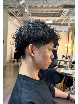 ビハインドザカーテン(BEHIND THE CURTAIN) 【セットが簡単】スパイキーショート