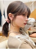一つ結びハッシュカットミディアムレイヤーフレンチバング