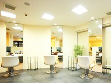 スタジオエス(STUDIO es)の雰囲気（白を基調とした清潔感溢れる空間♪）