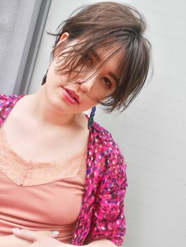 バズ(BUZZ) 前下がりセンターパートショートボブ★Buzz秋山