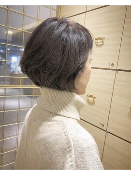 テラス アヴェダ 大丸心斎橋店(Terrace AVEDA) 前下がりボブ