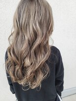 ゴットラトゥール(GOTTO LATOUR)&nbsp;透明感ベージュ/ケアブリーチ/ダブルカラー/ロングヘア/ゆる巻き