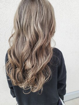 ゴットラトゥール(GOTTO LATOUR) 透明感ベージュ/ケアブリーチ/ダブルカラー/ロングヘア/ゆる巻き