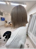 切りっぱなしボブ×グレージュ