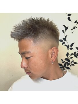 フラワー ナガハマ(Flower Nagahama) ホワイトシルバー×スキンフェード