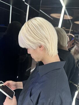 レディアル 渋谷(REDEAL) 抜きっぱなしブロンドハイトーンインナーレイヤーカットウルフ