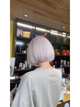 ルミ 上大岡店(Lumi) ハイトーンブリーチ切りっぱなしボブ/顔型別ヘアスタイル特集