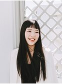 触れたくなるような、ツヤ髪ストレート