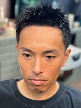 クラシコ(CLASSICO) ショートフェード×アップバング｜清潔感MAXバーバースタイル