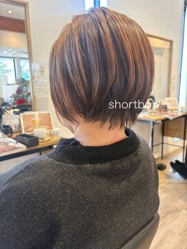 アンジュールテラス(UNJOUR TERRACE) ショートボブ