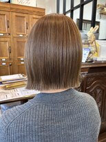 ハグヴィアン(HUG BIEN)&nbsp;ベージュ×切りっぱなしボブ