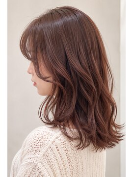 ヘアーエボリューション ピンクブラウンのくびれミディアム