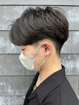 ヒュイル バイ ニアウ(Hwyl by Niau) メンズマッシュセンターパートスパイラルパーマニュアンスパーマ