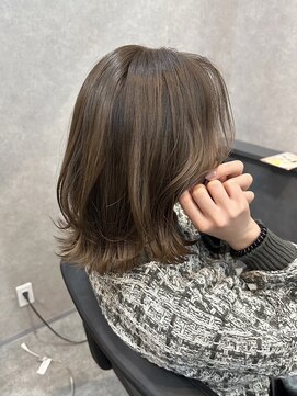 ルーツ(Roots) ☆透明感カラー/柔らかベージュ/レイヤーボブ/似合わせカット☆