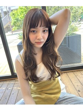 エテバイリリア(ete by LILIA.) レイヤーをいかしたコテ巻きヘア