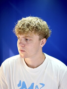 ボブ 金沢(BOB) 10代20代海外風メンズパーマ波巻きパーマハイトーンカラーカット