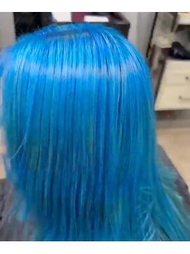 プシュケ(PSYCHE) 透明感ハイトーンカラー個性派スカイブルーブリーチカラー