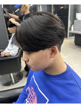 リード(REEED) センターパート縮毛矯正マッシュ刈り上げ毛流れツーブロック